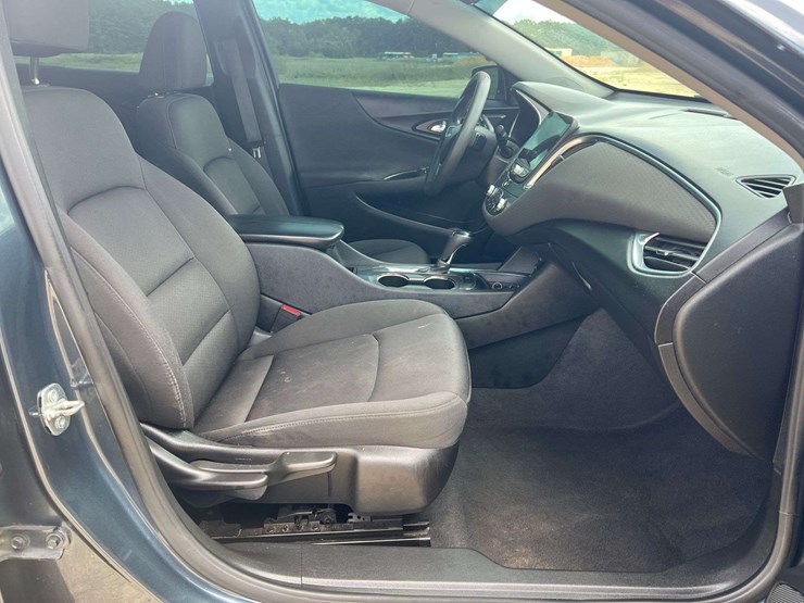 2020-chevrolet-malibu-4-door-sedan-(140,570-miles)-image-19