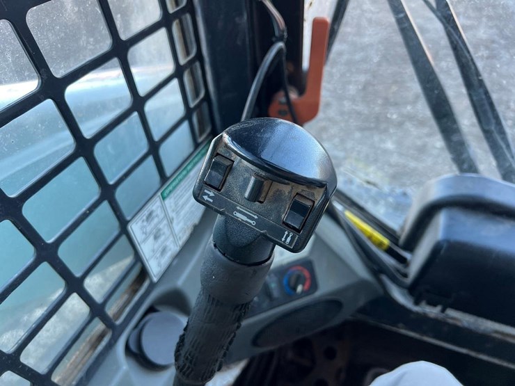 2016-bobcat-t750-image-20