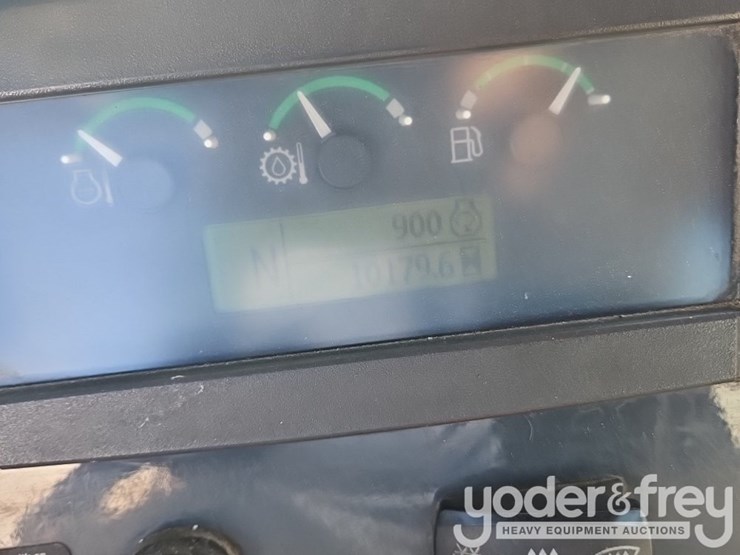 2018-deere-410l-image-38