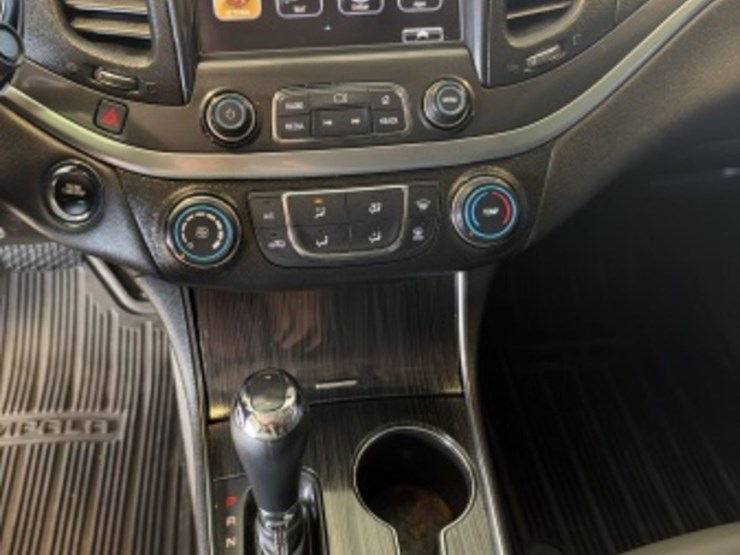 2019-chevrolet-impala-sdn-image-25