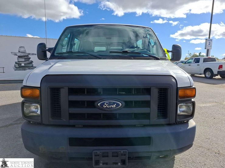 2013-ford-cargo-image-2