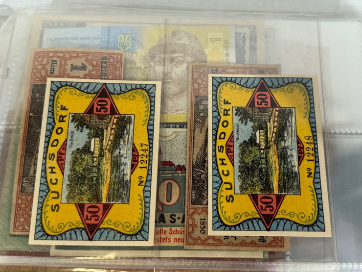#40307-•-foreign-currency-bank-notes-image-37