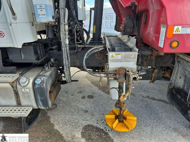 2019-freightliner-108sd-image-26