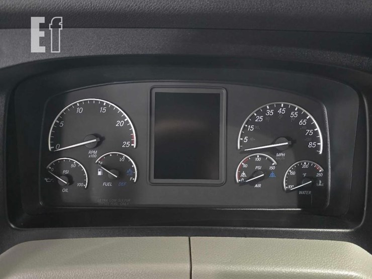2020-freightliner-cascadia-126-image-12