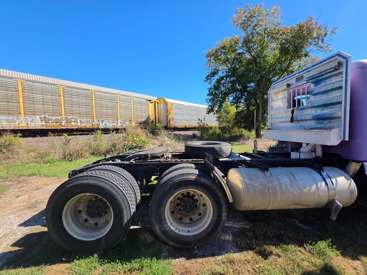1996-peterbilt-377-image-61