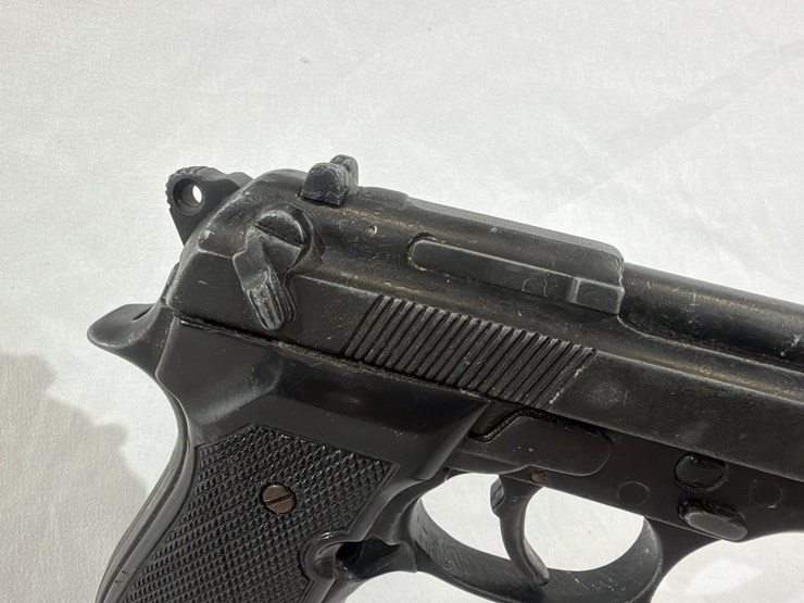 #40139-•-1992-berretta-movie-prop-pistol-image-11