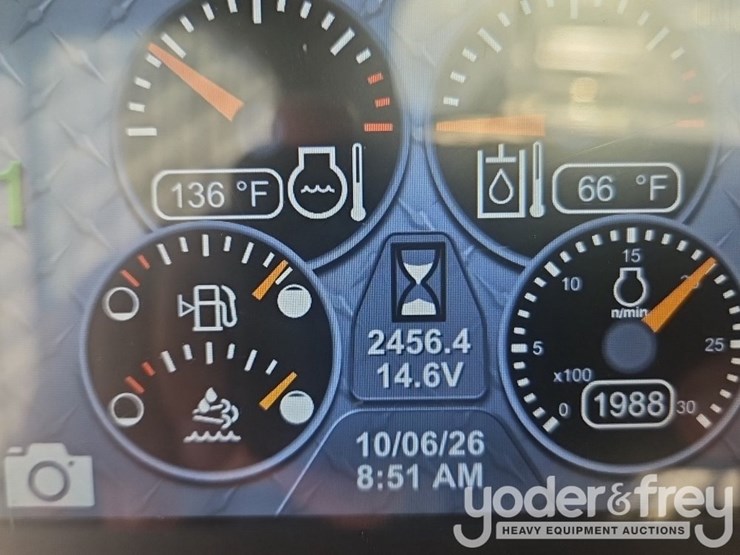 2021-caterpillar-299d3-image-34
