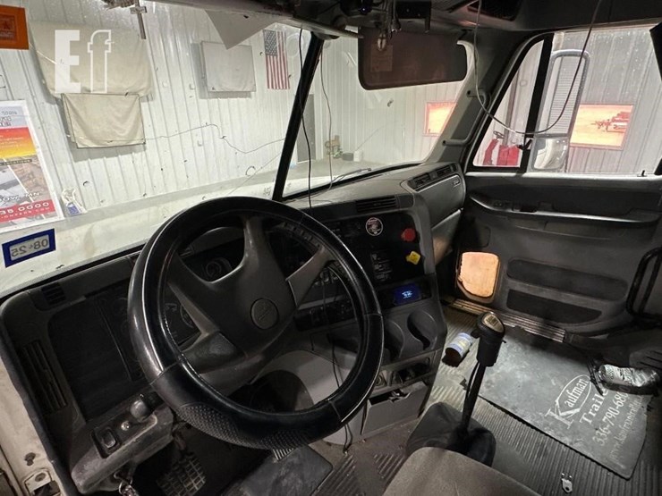 2007-freightliner-columbia-120-image-13