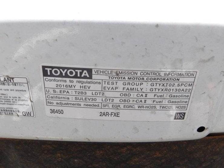 2016-toyota-rav4-xle-image-10