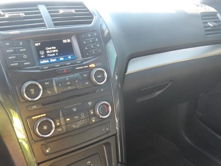2018-ford-explorer-image-18