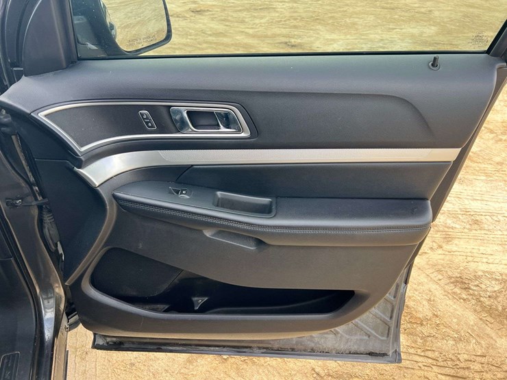 2016-ford-explorer-image-20