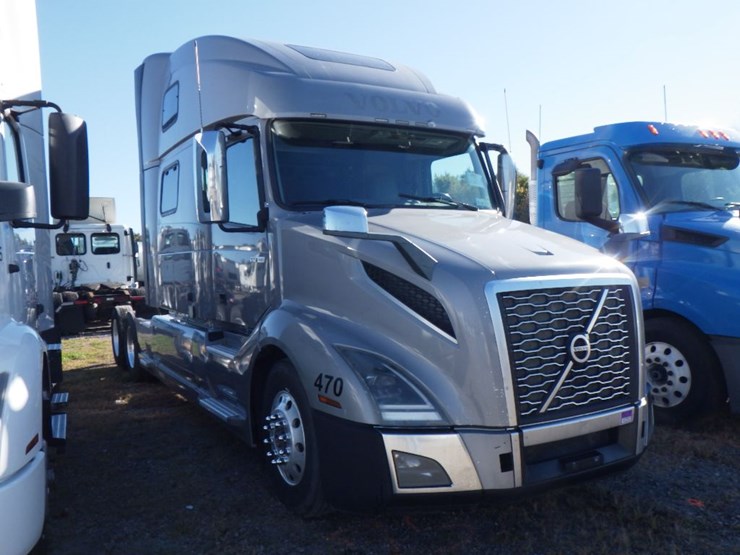 2019-volvo-vnl860-image-3