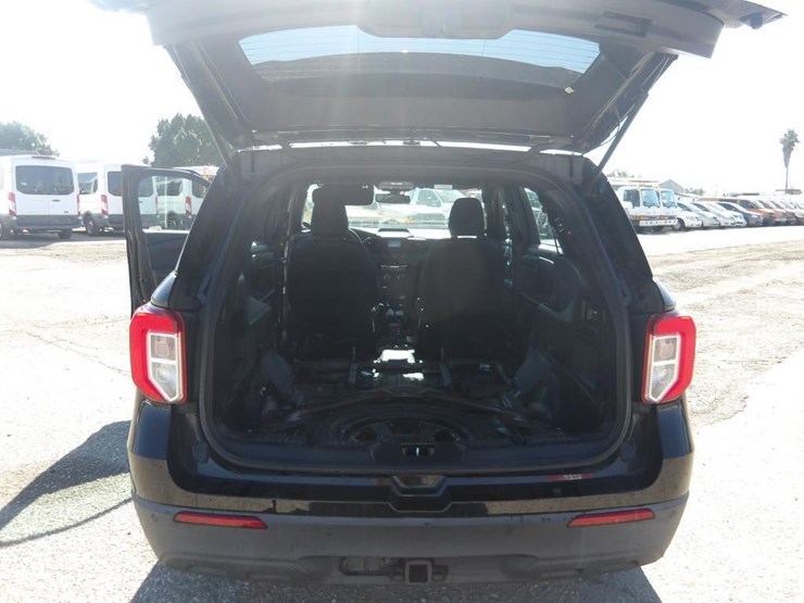 2021-ford-explorer-image-14