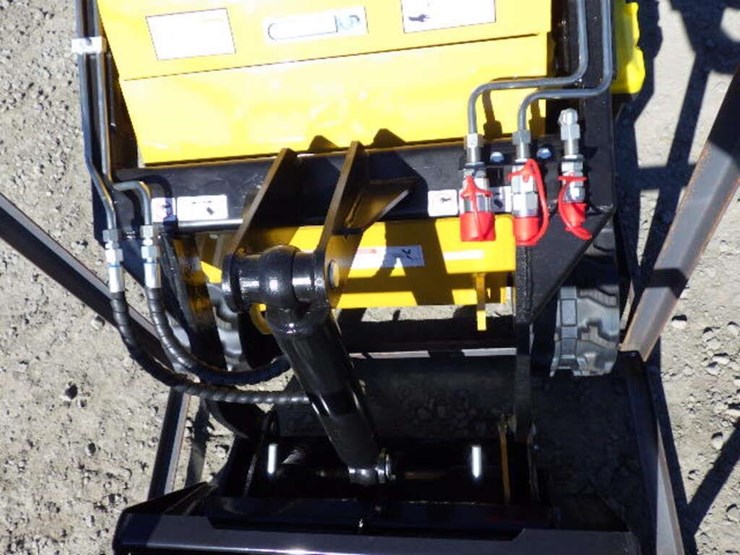 2026-agt-mx-crt23-skid-steer-tracked-loader-image-6