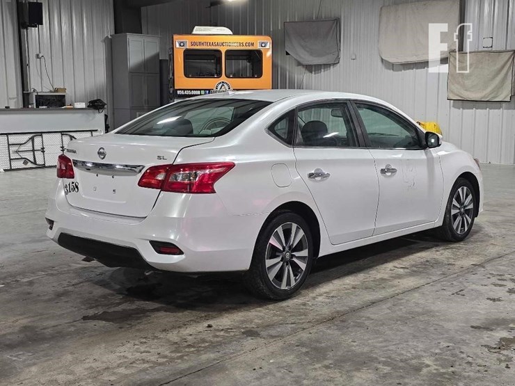 2017-nissan-sentra-image-3