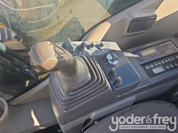 2011-deere-200d-image-20