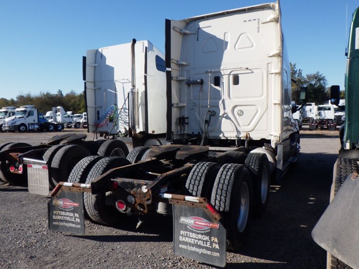 2015-freightliner-cascadia-125-image-10