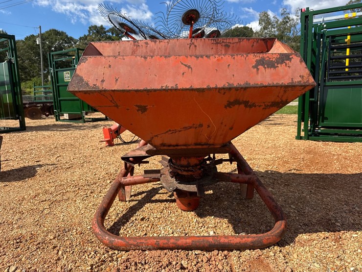 #8186-•-3ph-seed-spreader-image-1