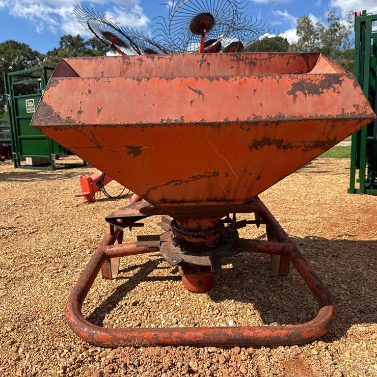 #8186 • 3ph Seed Spreader