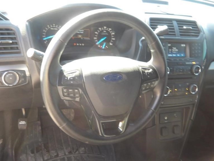 2018-ford-explorer-image-15