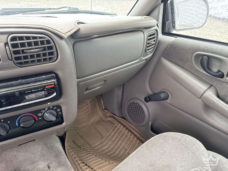 1999-chevrolet-blazer-image-17