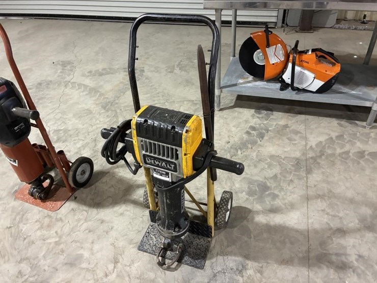 dewalt-electric-hammer-image-1