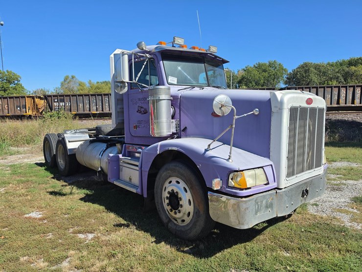 1996-peterbilt-377-image-15