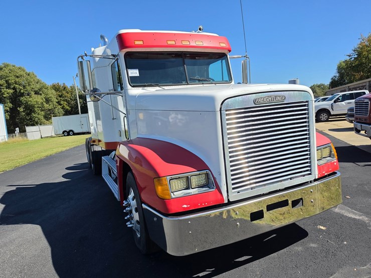 2001-freightliner-fld120-image-19