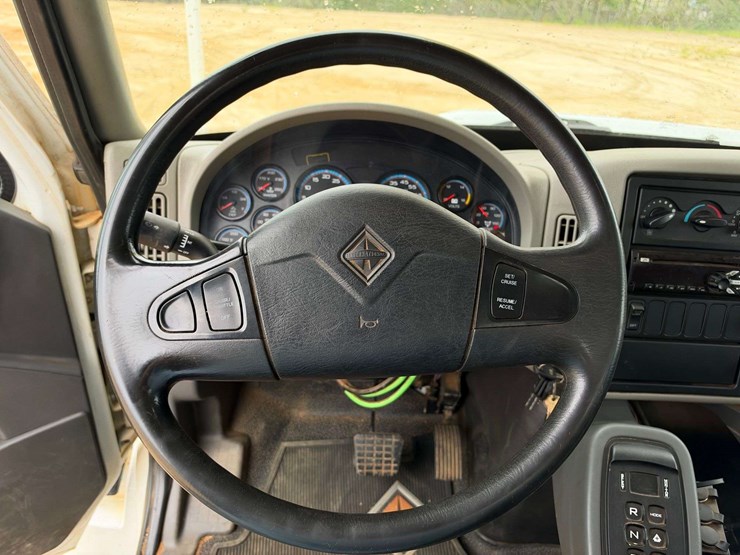 2017-international-durastar-4400-image-12