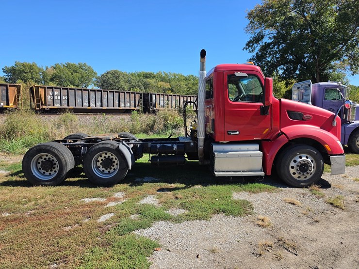 2014-peterbilt-579-image-10