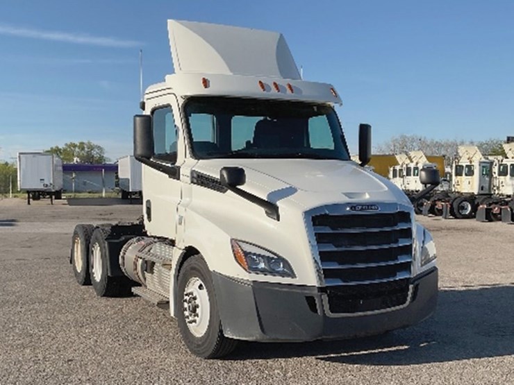 2019-freightliner-cascadia-126-image-1
