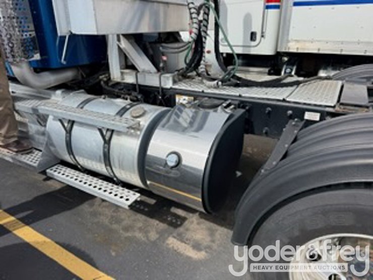 2015-kenworth-w900-image-7