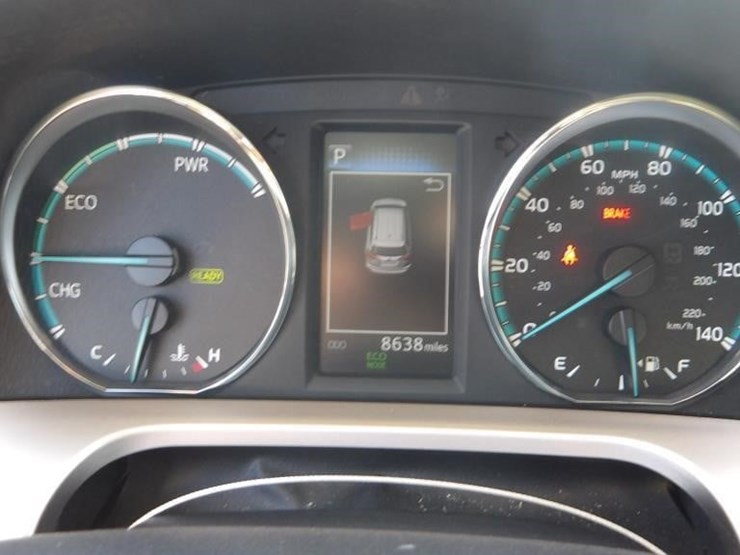 2016-toyota-rav4-xle-image-18