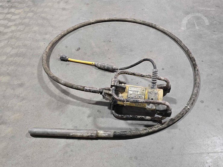 2017-oztec-2.4-oz-electric-concrete-vibrator-motor-image-1
