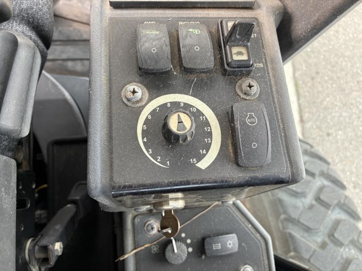 2005-deere-772d-image-42