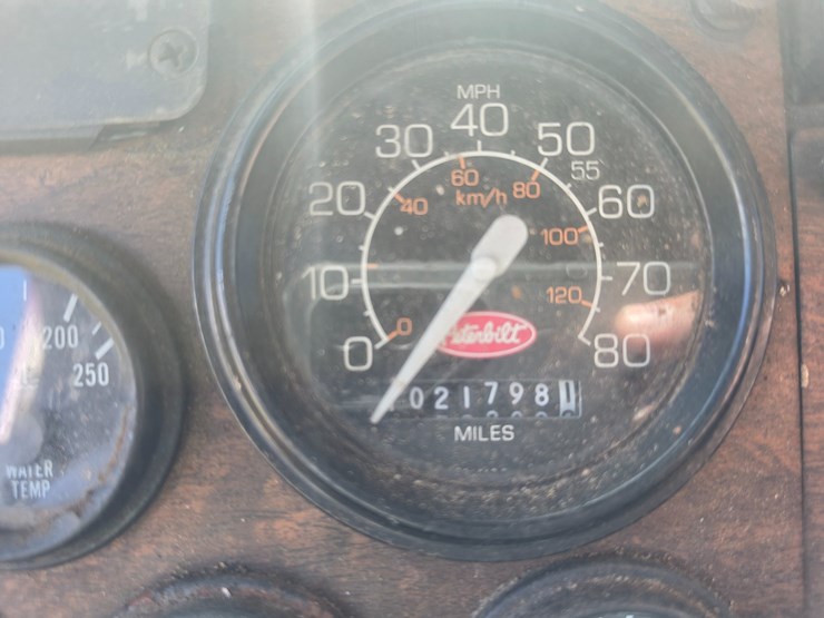 1996-peterbilt-377-image-54