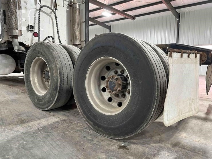 2007-freightliner-columbia-120-image-30