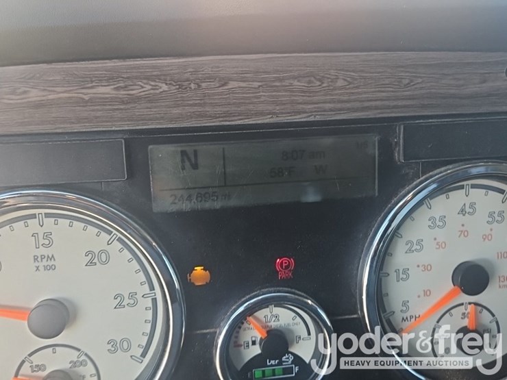 2019-freightliner-122sd-image-23