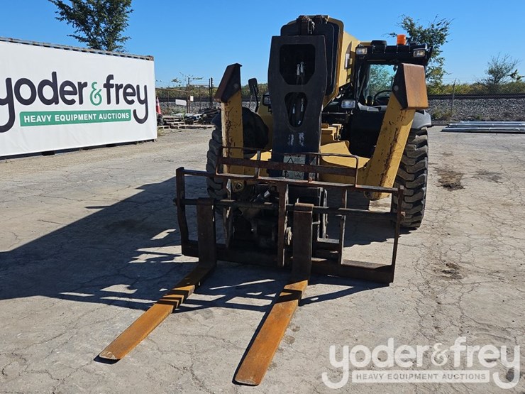 2014-caterpillar-tl1055c-image-8