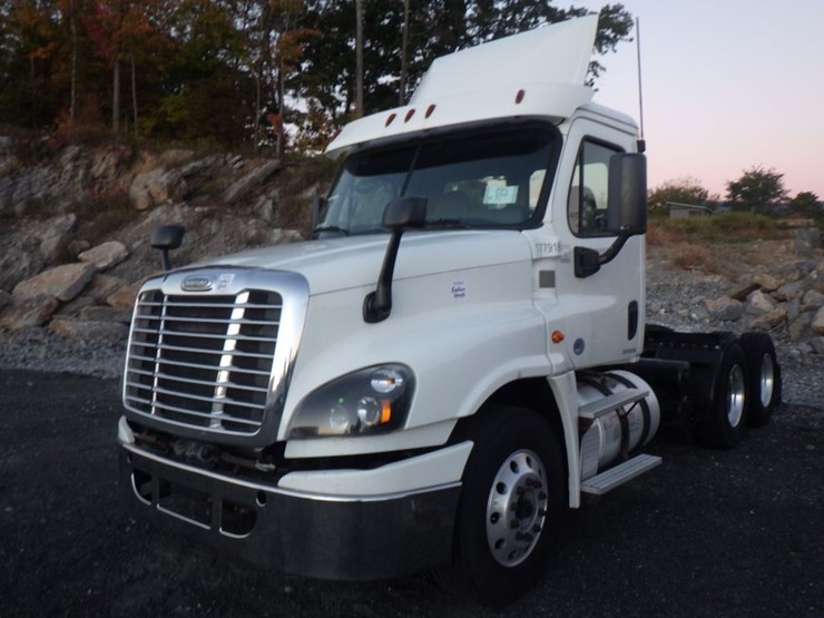 2018-freightliner-cascadia-125-image-1