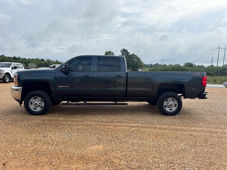 2019-chevrolet-2500-image-2