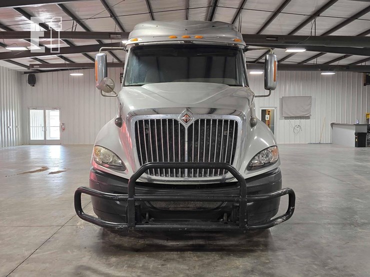 2013-international-prostar-image-7