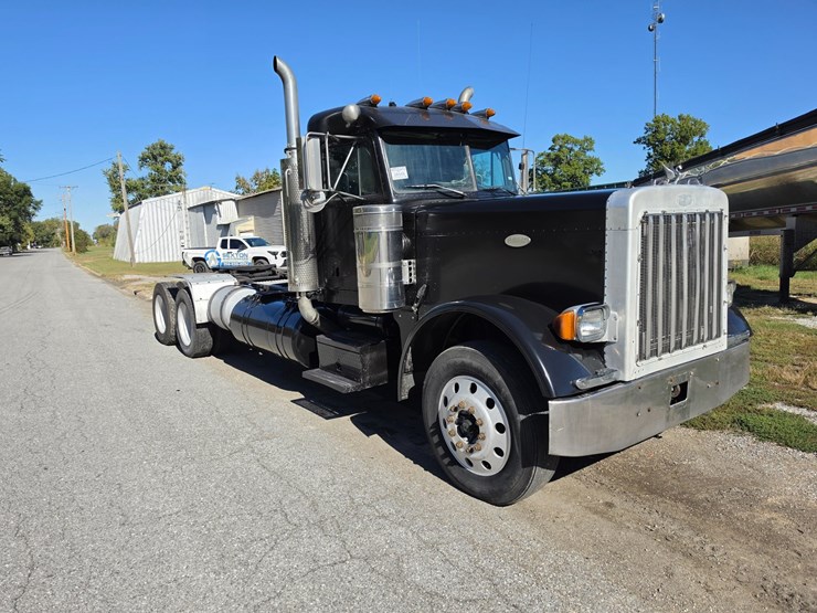 1999-peterbilt-379-image-23