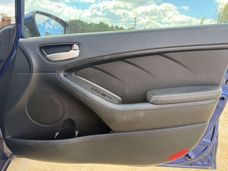 2017-kia-forte-4-door-sedan-(101,833-miles)-image-22