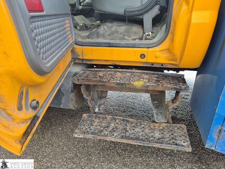 2010-ford-f650-image-22