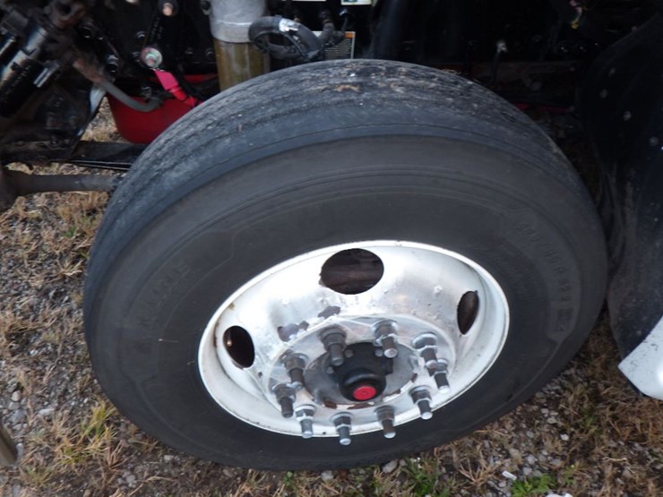 2022-kenworth-t680-image-21