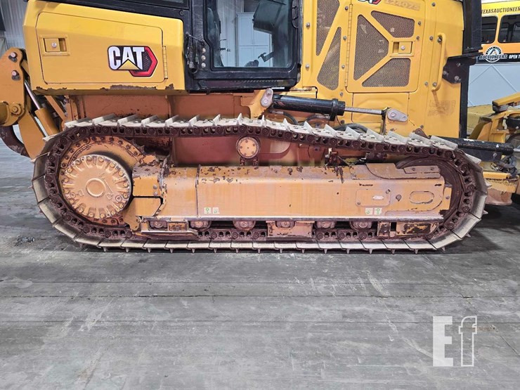 2022-caterpillar-d1-image-30