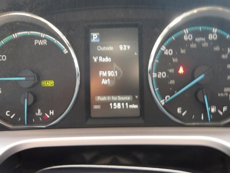 2017-toyota-rav4-xle-image-18