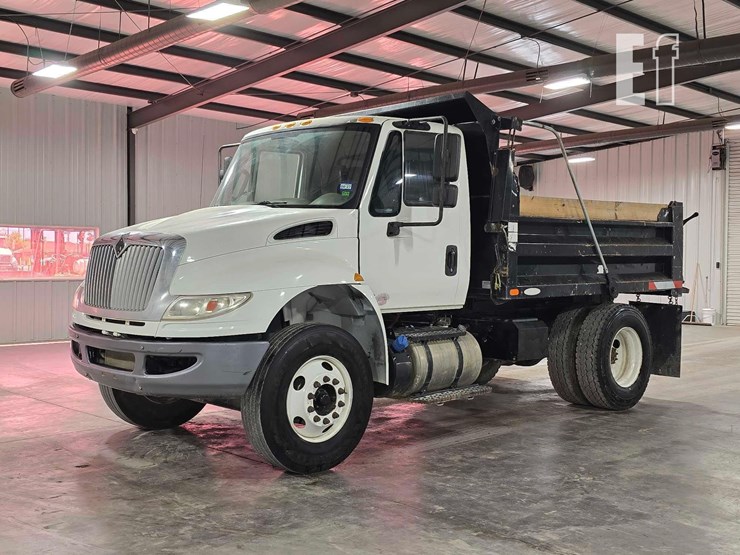 2018-international-durastar-4300-image-1