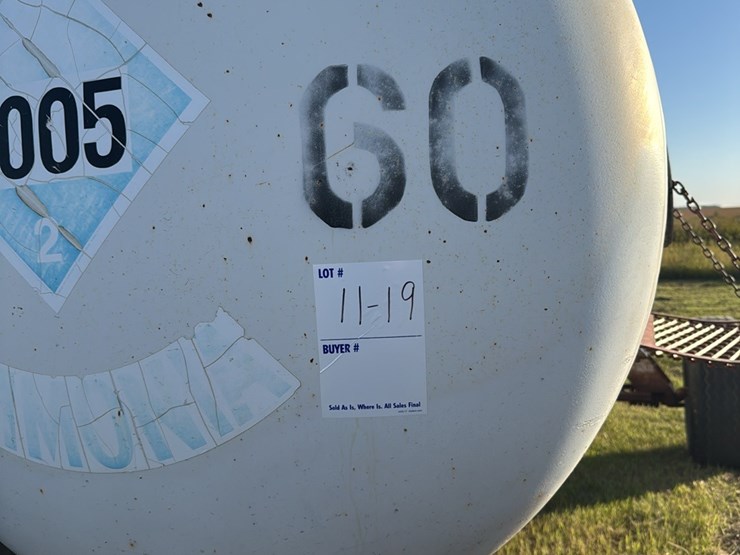 11-19-1450-gallon-nh3-tank,-16.5l---16.1-tires-image-2
